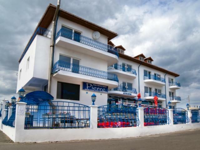 Pierre La Tarmul Marii -Primim Vouchere Vacanta Hostel Costinesti Exterior photo